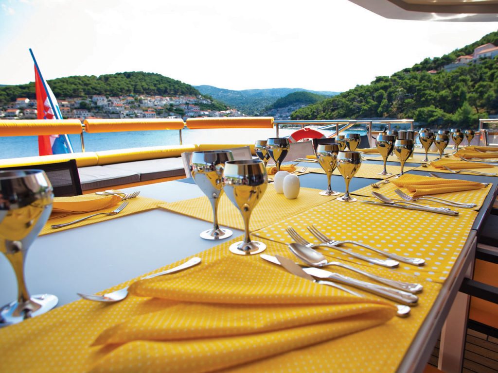 luxury yacht dining charter
