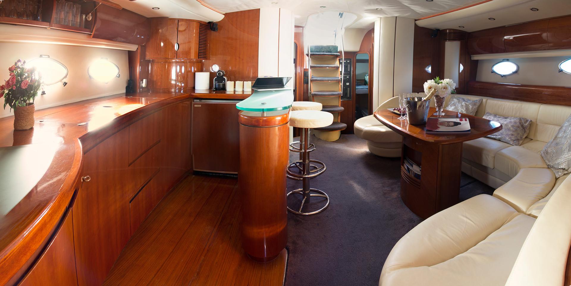 Yacht-charter-manzana-princess-V65-Ibiza-salon