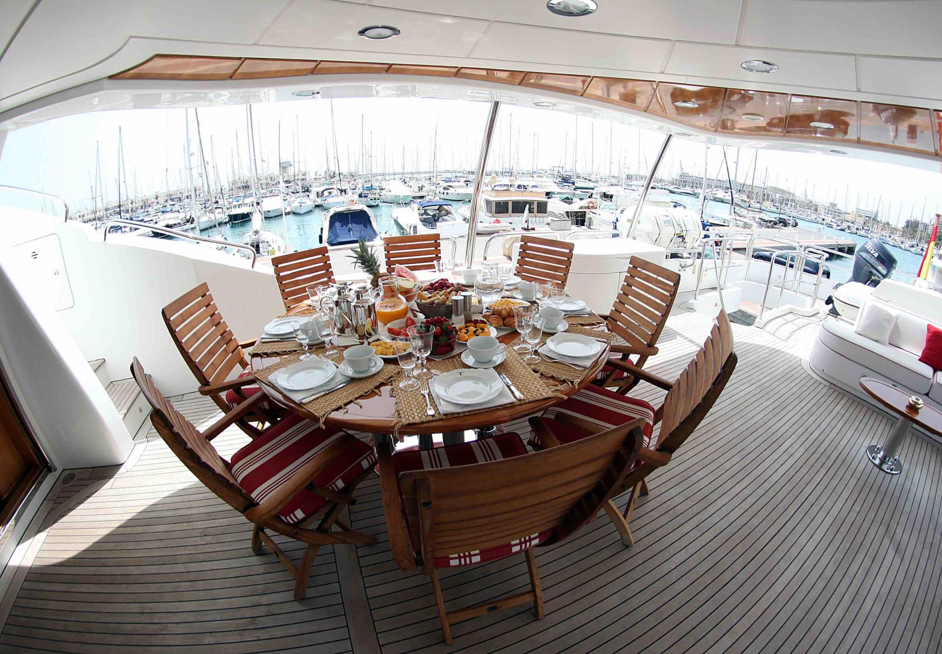 Anypa-Benetti-yacht-charter-upper-deck-diningr