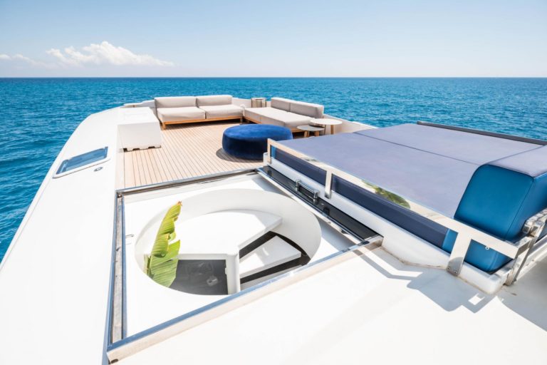 BLUE-JAY-yacht-sun-deck