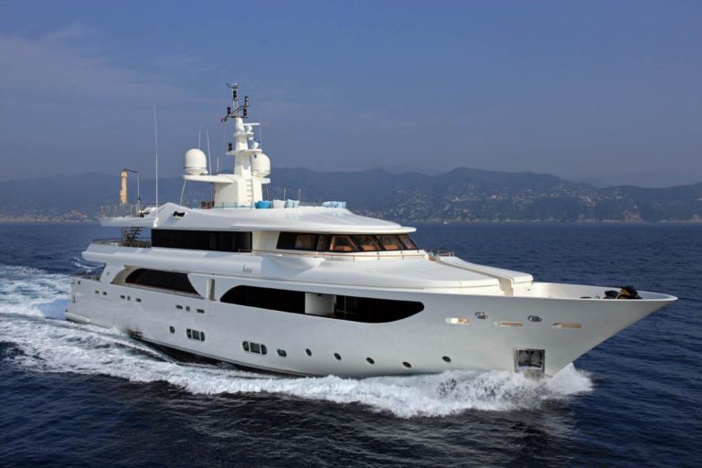 Hana-yacht-charter