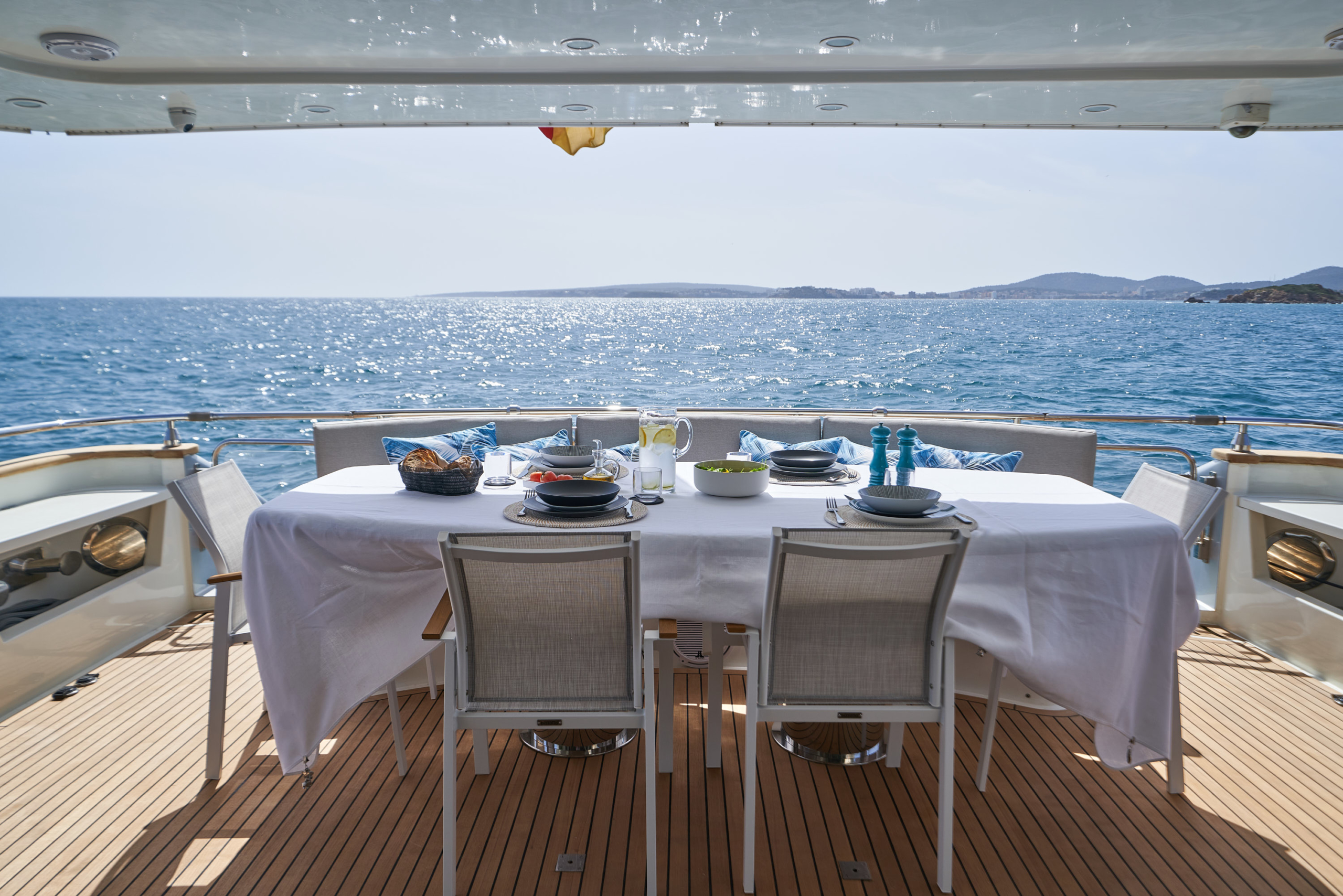 Julie-II-Yacht-For-Charter-Dining-Area