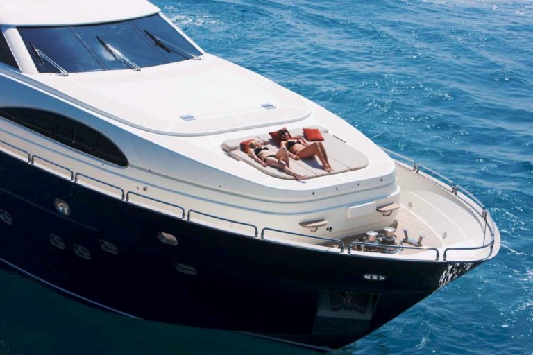 Kirios-astondoa102-charter-yacht-Ibiza-bow
