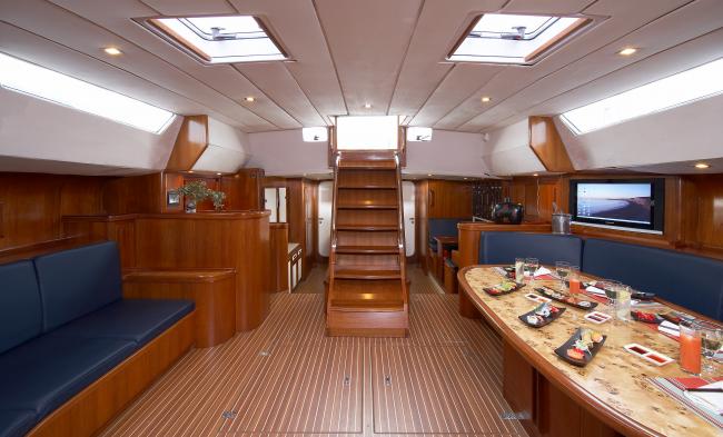 Noheea-sailing-yacht-charter-salon