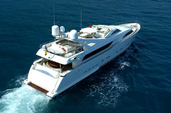 Two Kay yacht charter