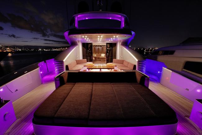 yacht-charter-toy-aft-deck