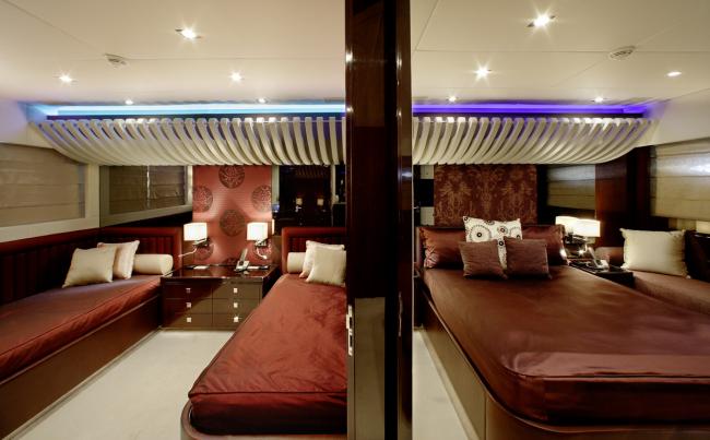 yacht-charter-toy-twins