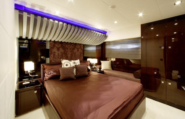 yacht-charter-toy-vip
