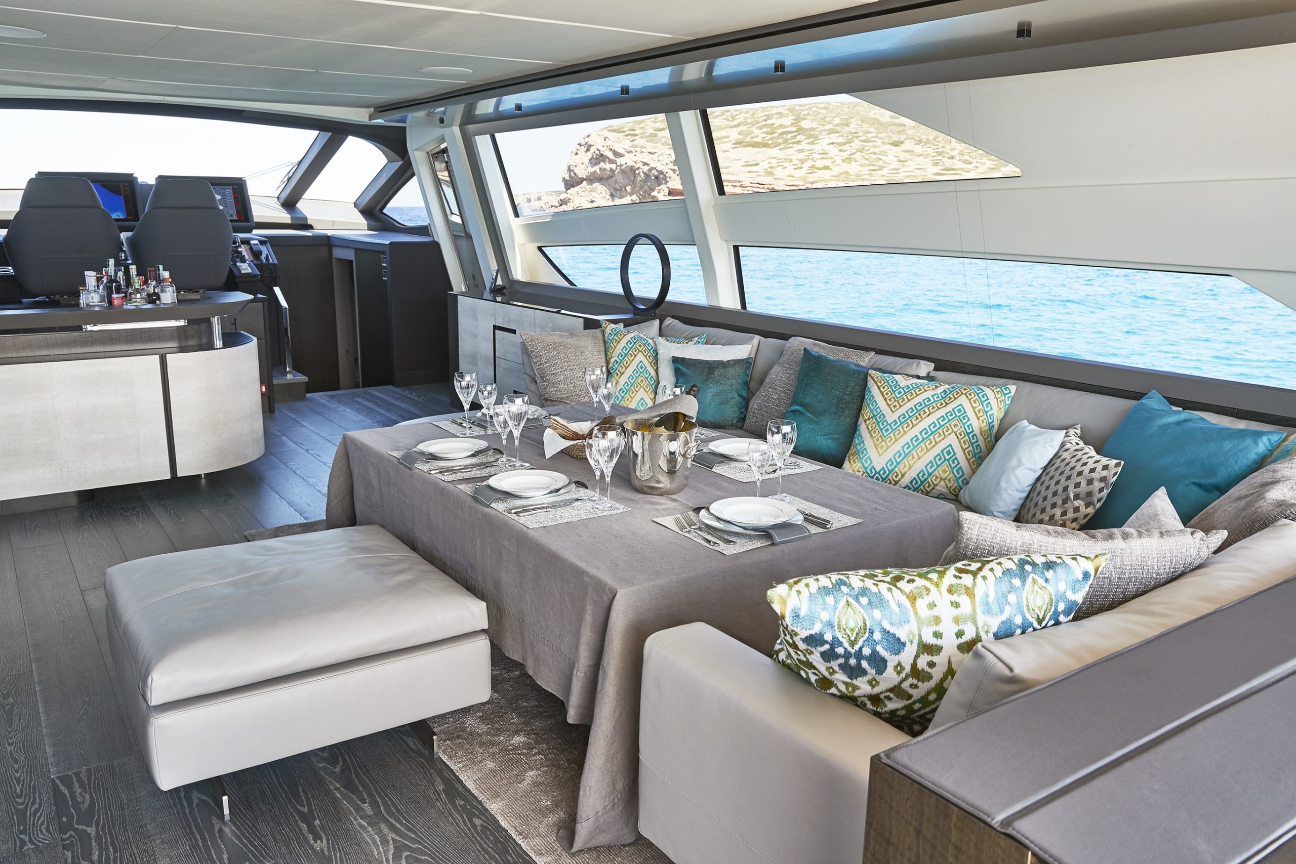 BALOO III-Pershing-Yacht For Charter-Ibiza-Salon