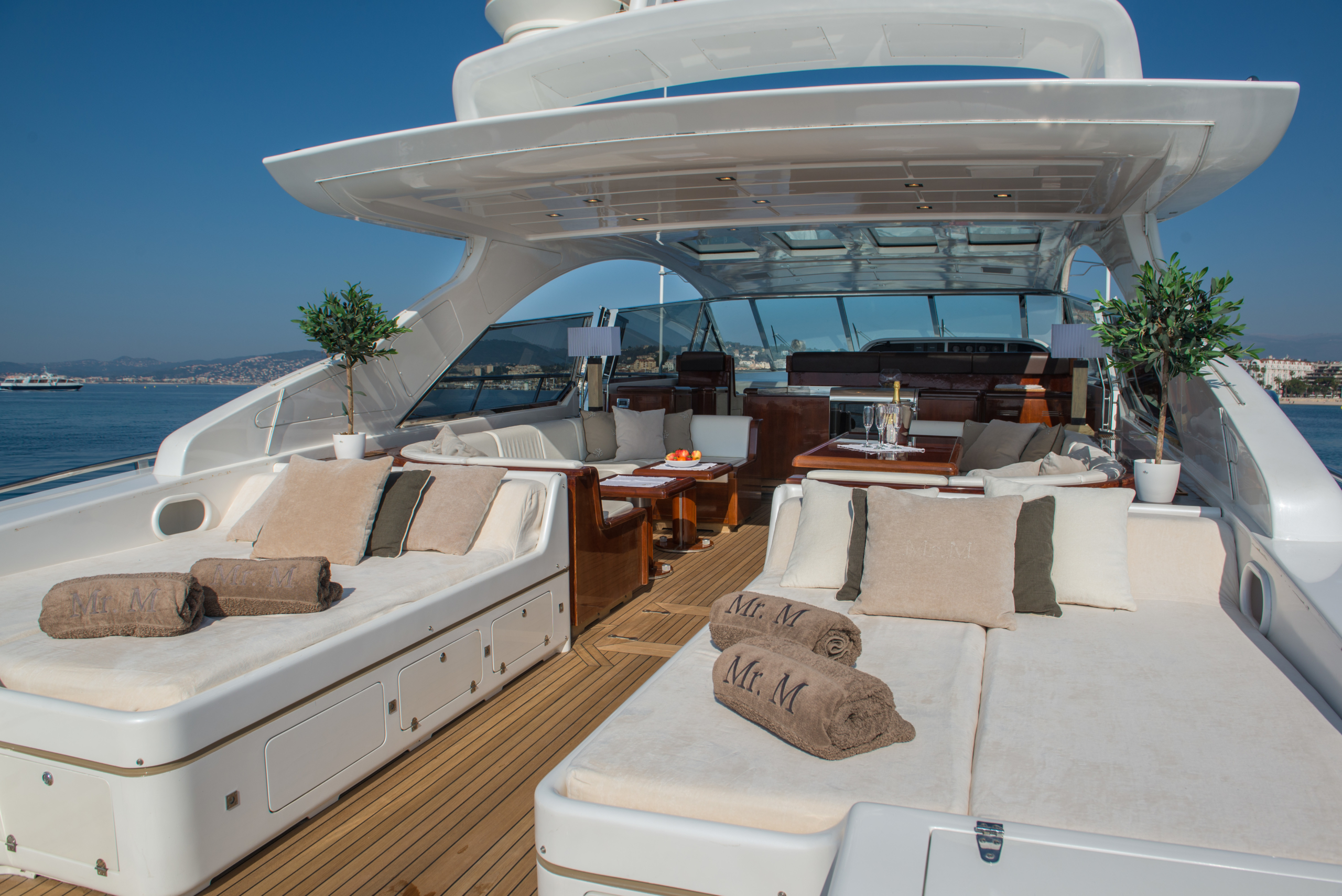 MR M-Magusta-Yacht For Charter-Ibiza-Salon