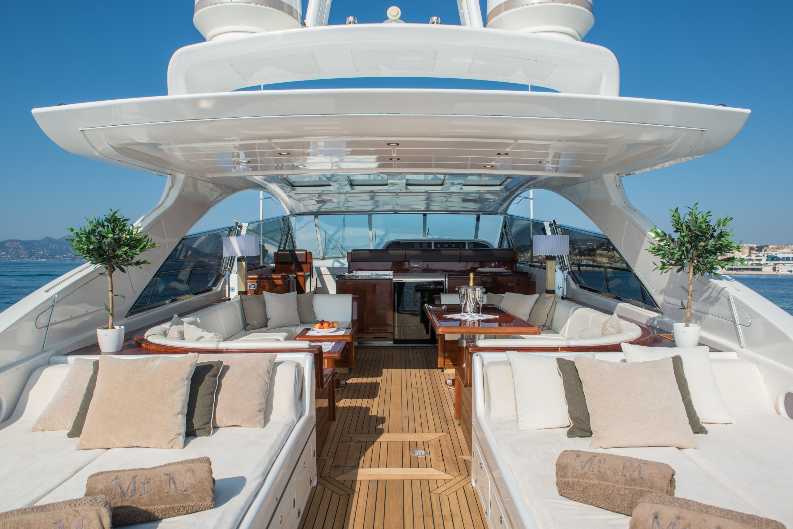 MR M-Magusta-Yacht For Charter-Ibiza-Salon