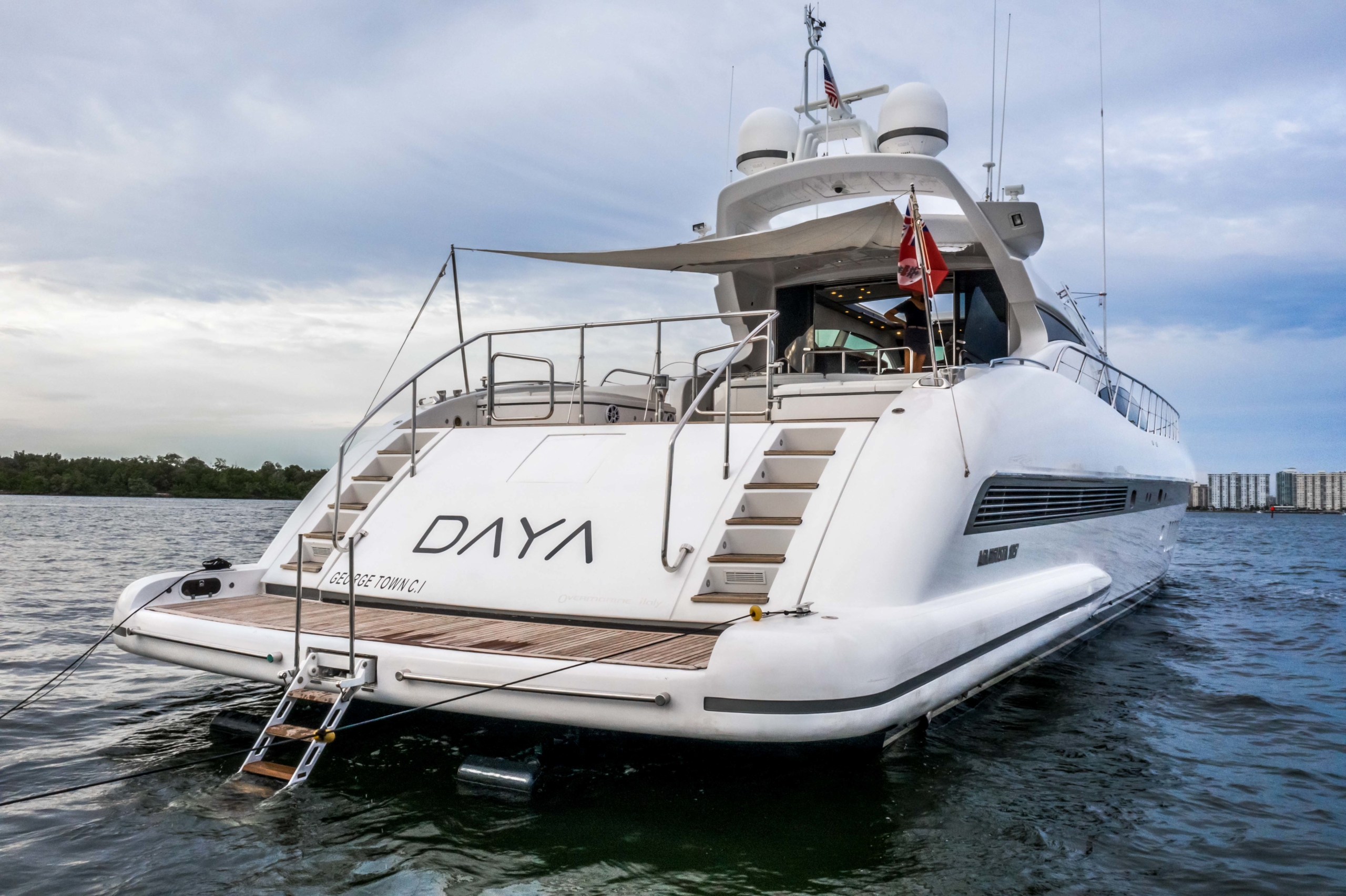 DAYA-Mangusta-105-Yacht-For-Charter-Miami-Bahamas-Swimming-Platform
