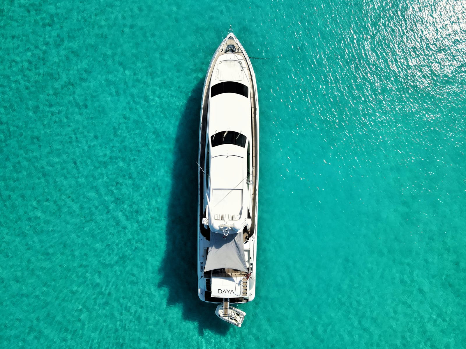 DAYA-Mangusta-105-Yacht-For-Charter-Miami-Bahamas-Top-View