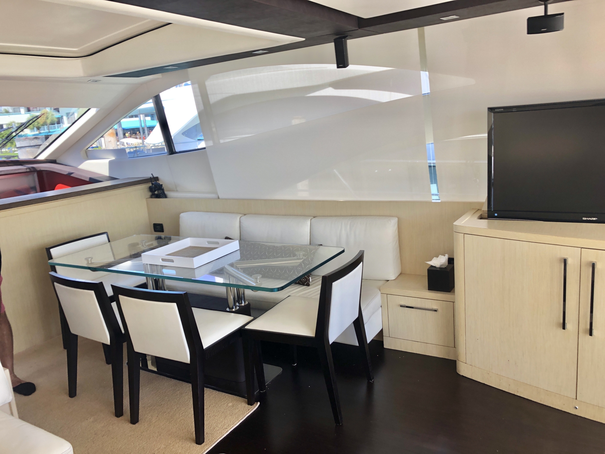 70-Uniesse-Dolce-Vita-Yacht-For-Charter-Miami-Dining-Area