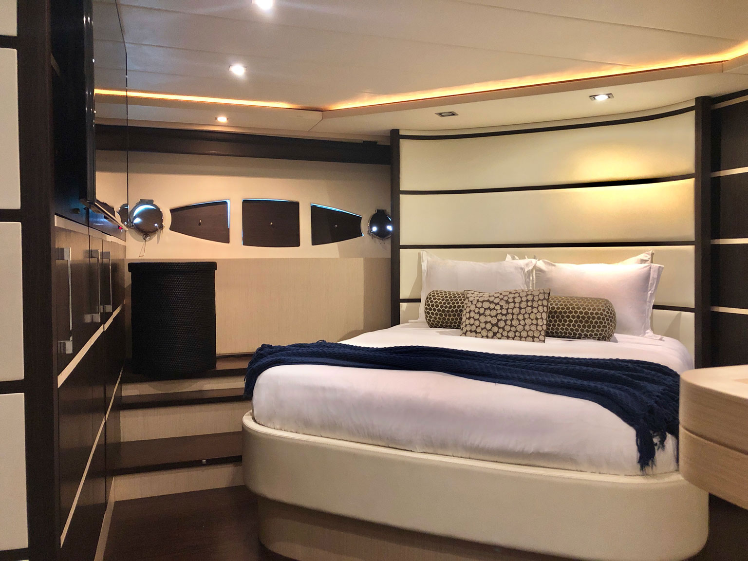70-Uniesse-Dolce-Vita-Yacht-For-Charter-Miami-Master-Cabin