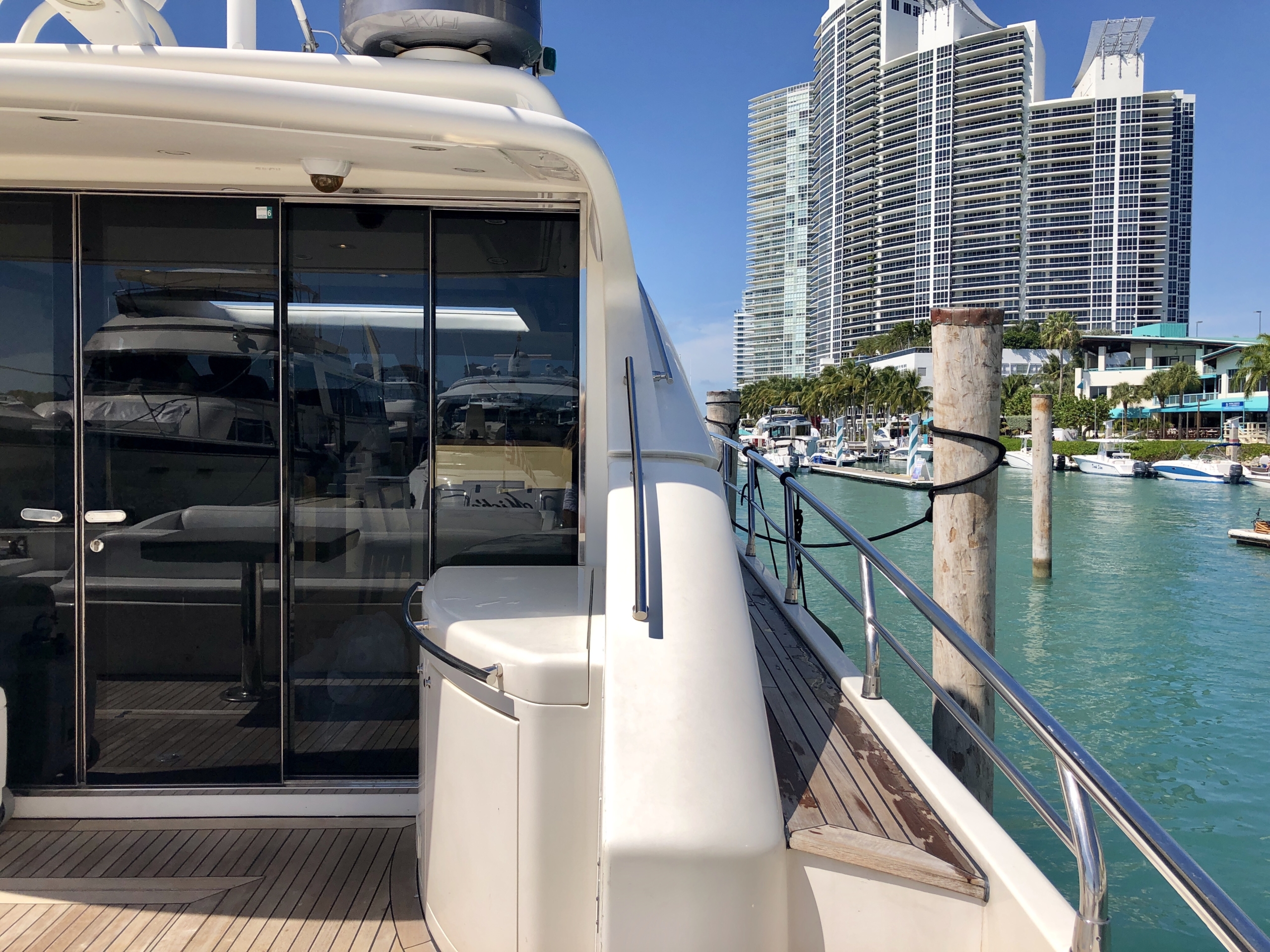 70-Uniesse-Dolce-Vita-Yacht-For-Charter-Miami