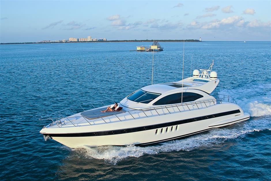 72-Mangusta-YCM-Yacht-For-Charter-Miami