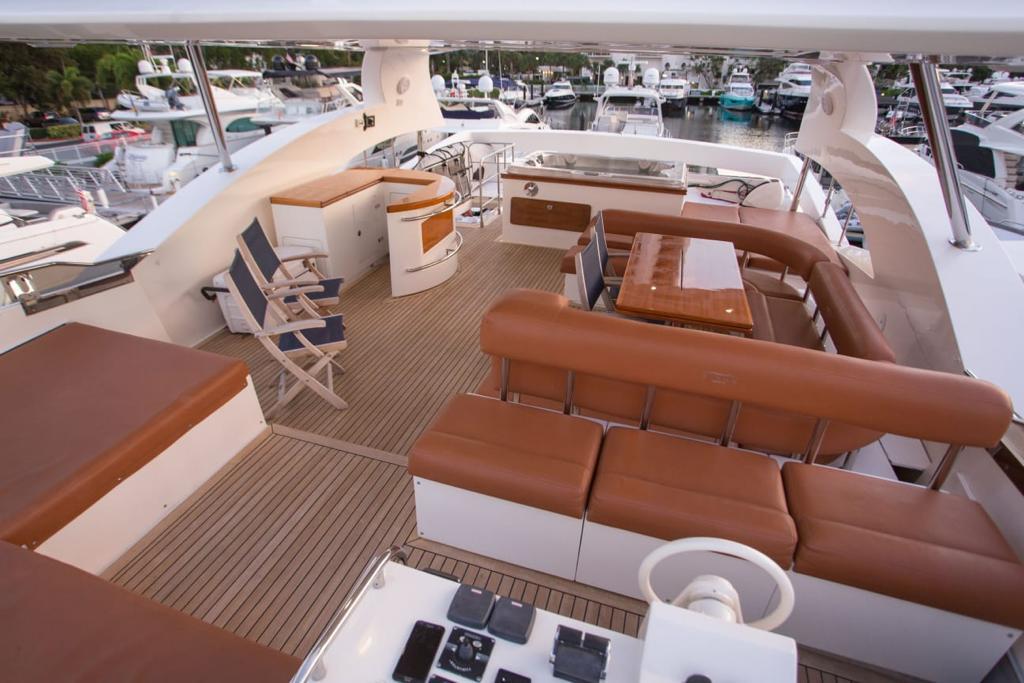 BLU-OCEAN-Aicon-Yacht-For-Charter-Miami-Aft-Deck