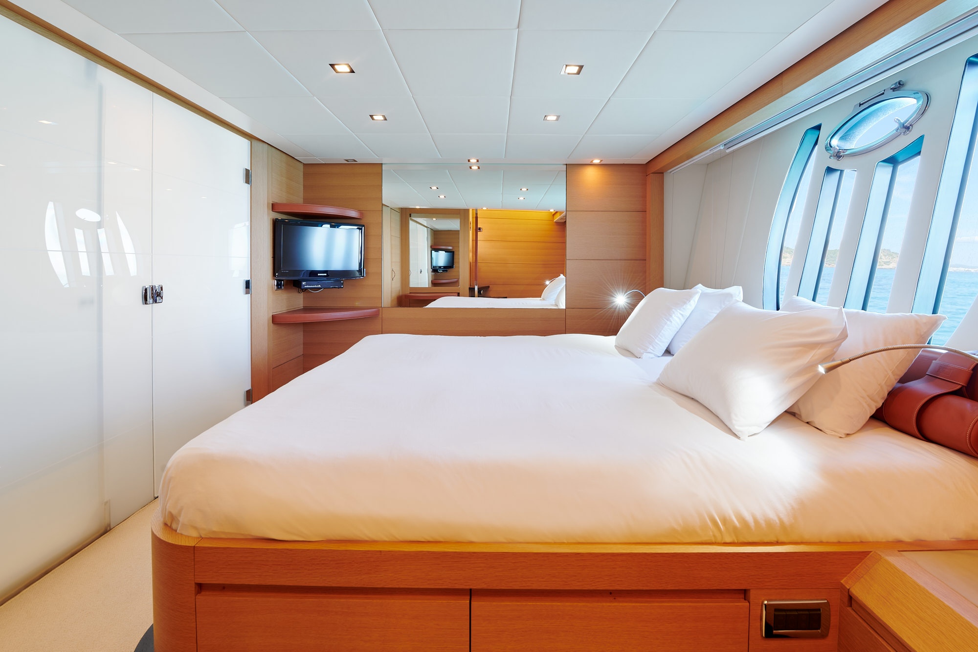 Halley-Pershing-Yacht-For-Charter-Master-Cabin