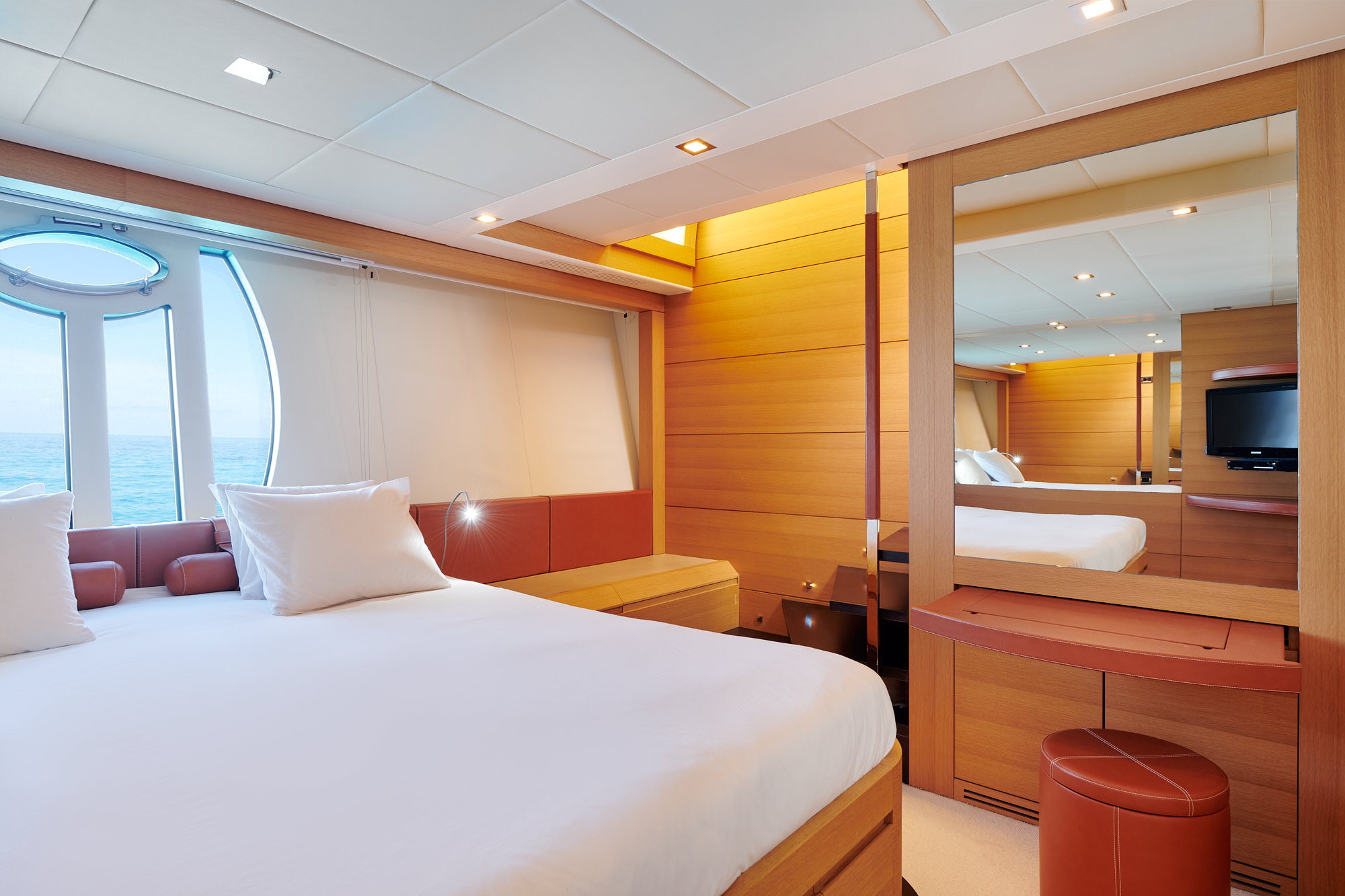 Halley-Pershing-Yacht-For-Charter-Master-Cabin