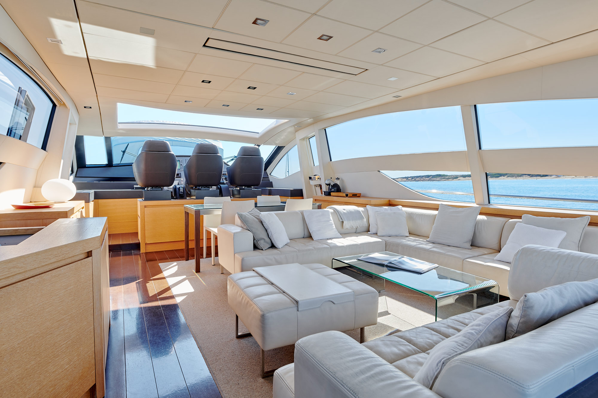 Halley-Pershing-Yacht-For-Charter-Salon