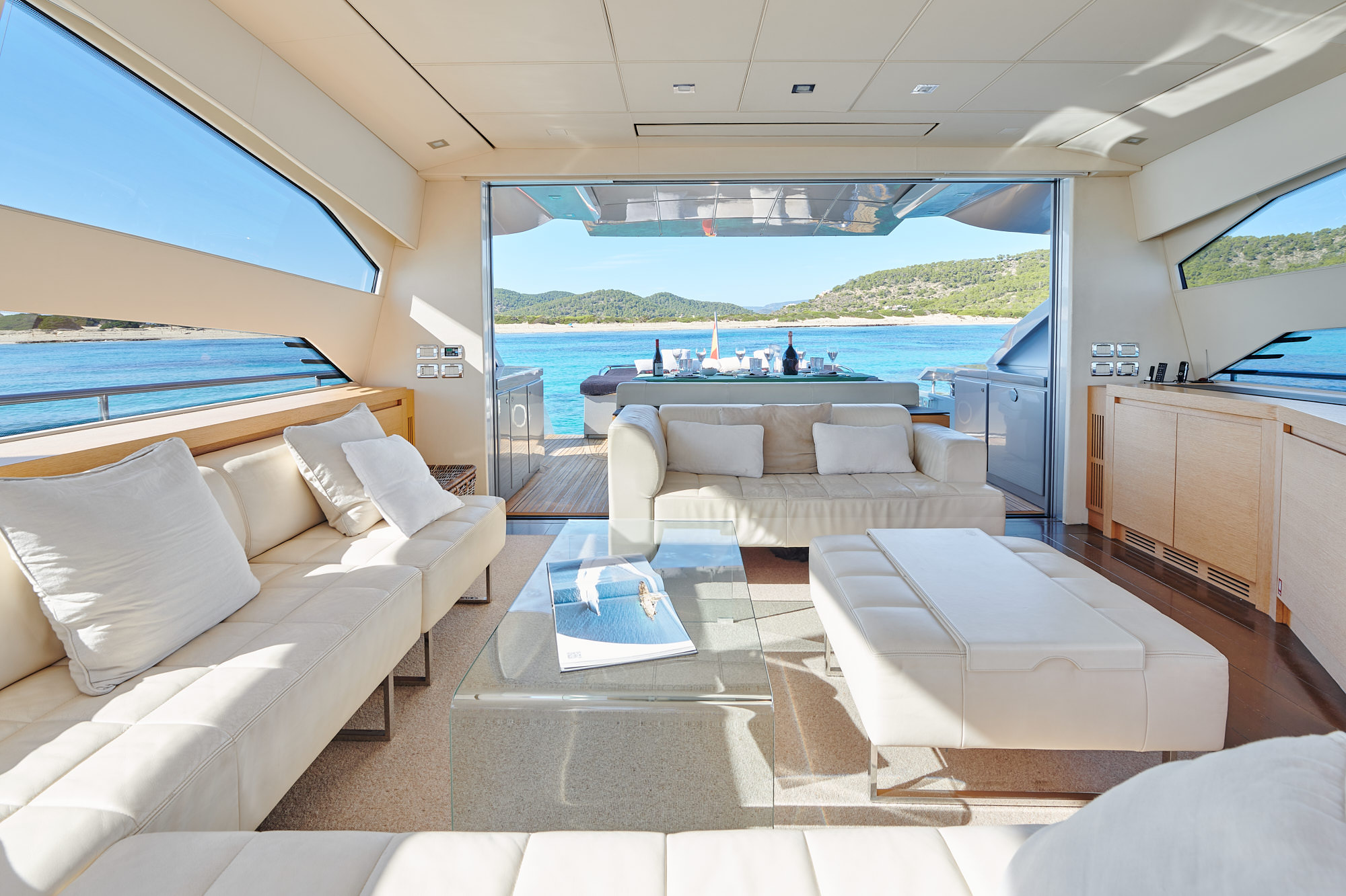Halley-Pershing-Yacht-For-Charter-Salon