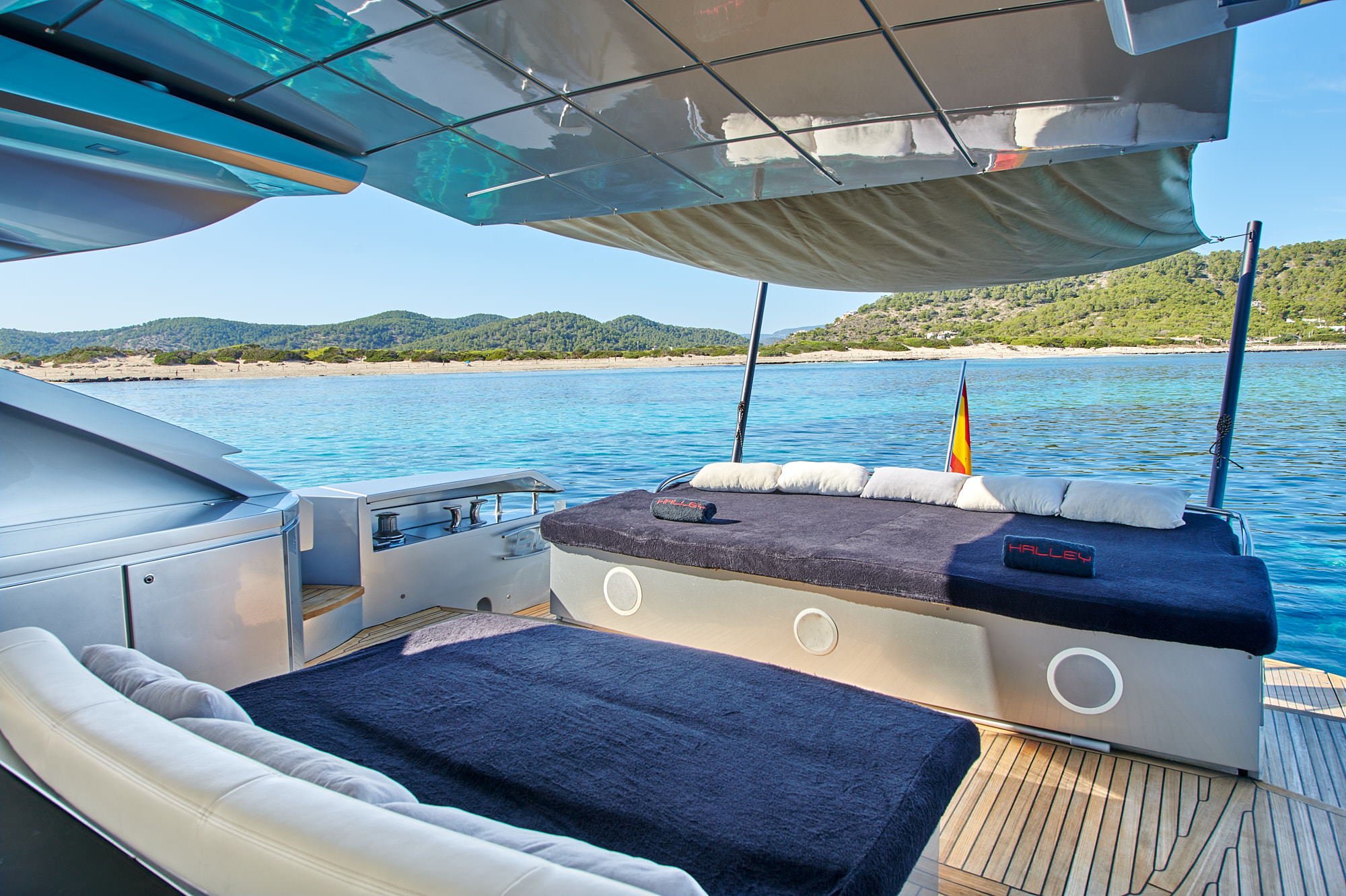 Halley-Pershing-Yacht-For-Charter-Sun-Deck