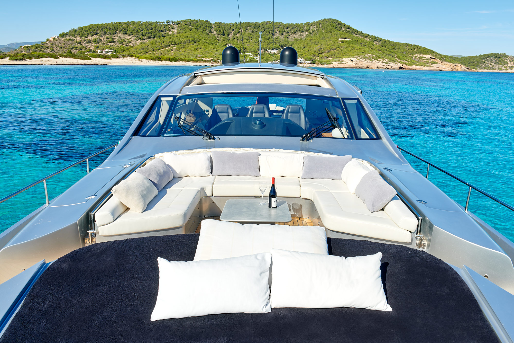 Halley-Pershing-Yacht-For-Charter-Sun-Deck
