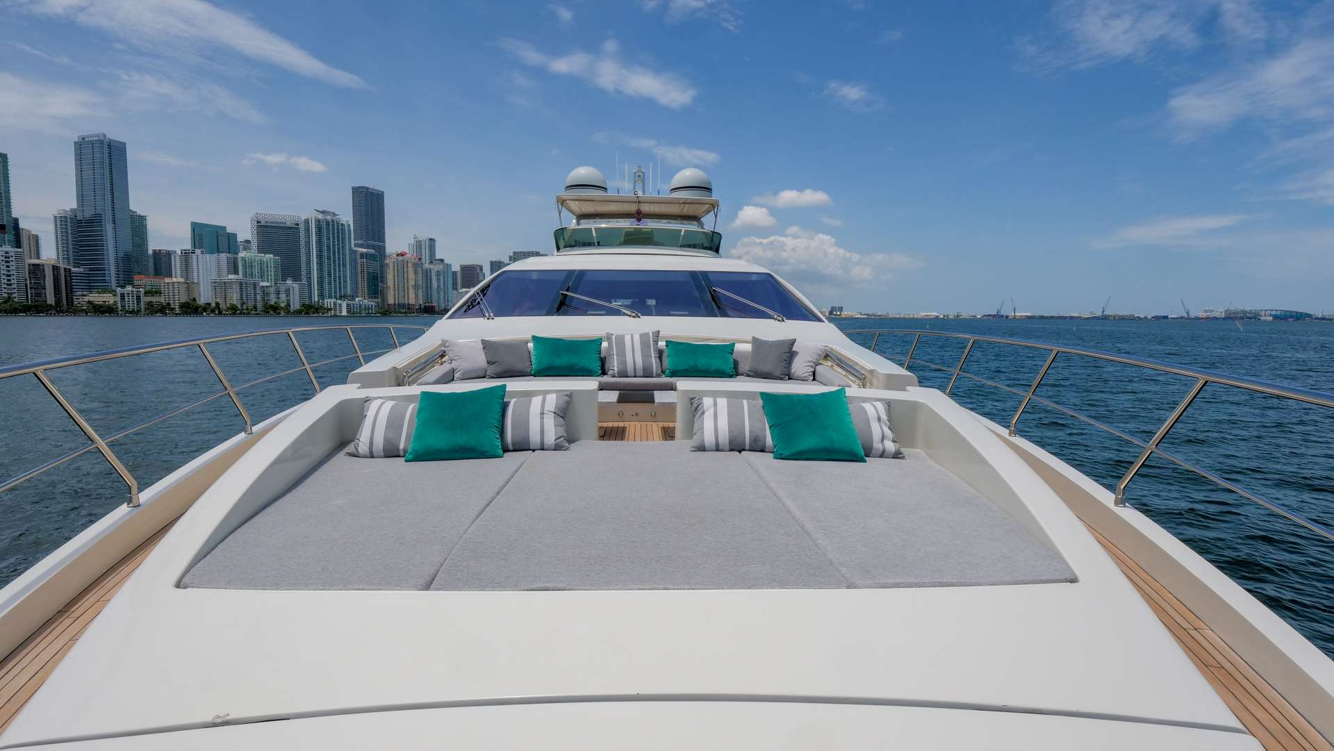 Scarlet-2-Azimut-Yacht-For-Charter-Miami-Sunpads