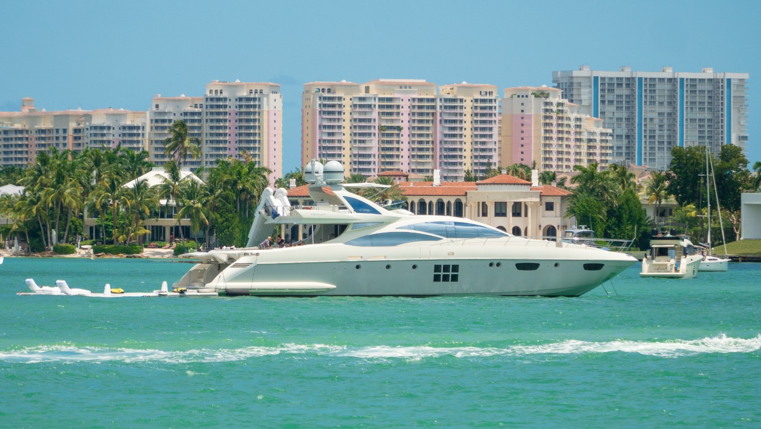 Scarlet-2-Azimut-Yacht-For-Charter-Miami