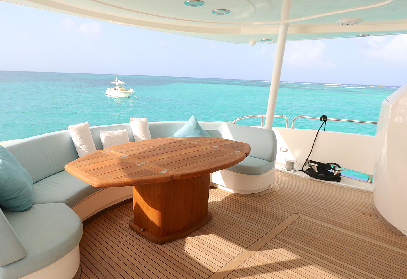 YCM-105-Sunseeker-Yacht-For-Charter-Miami-Deck
