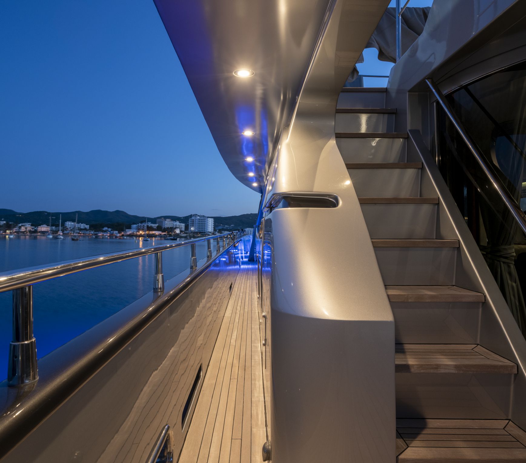 Medusa-Azimut-Yacht-For-Charter-Side-Walkway