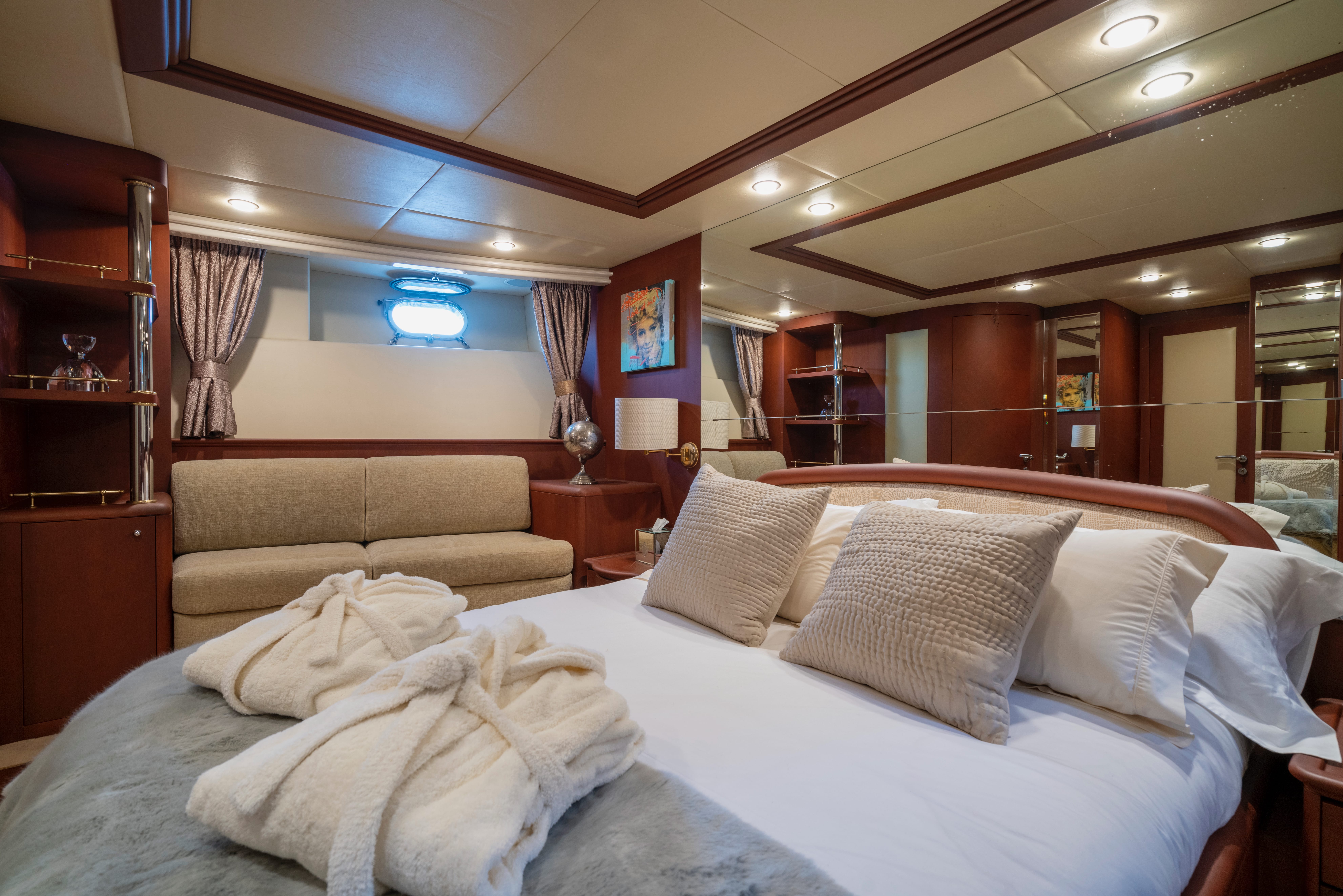 Medusa-Azimut-Yacht-For-Charter-VIP-Cabin