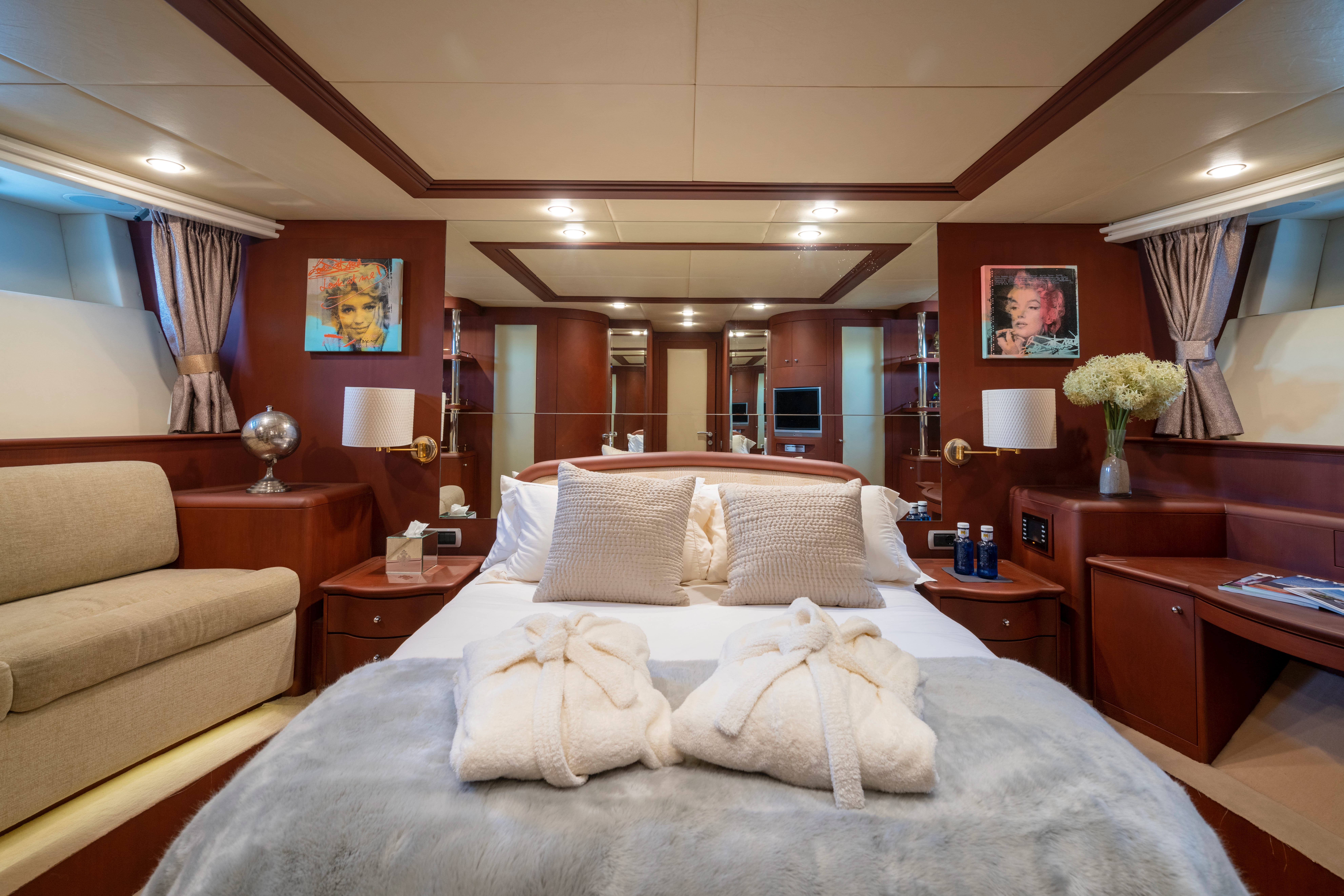 Medusa-Azimut-Yacht-For-Charter-VIP-Cabin