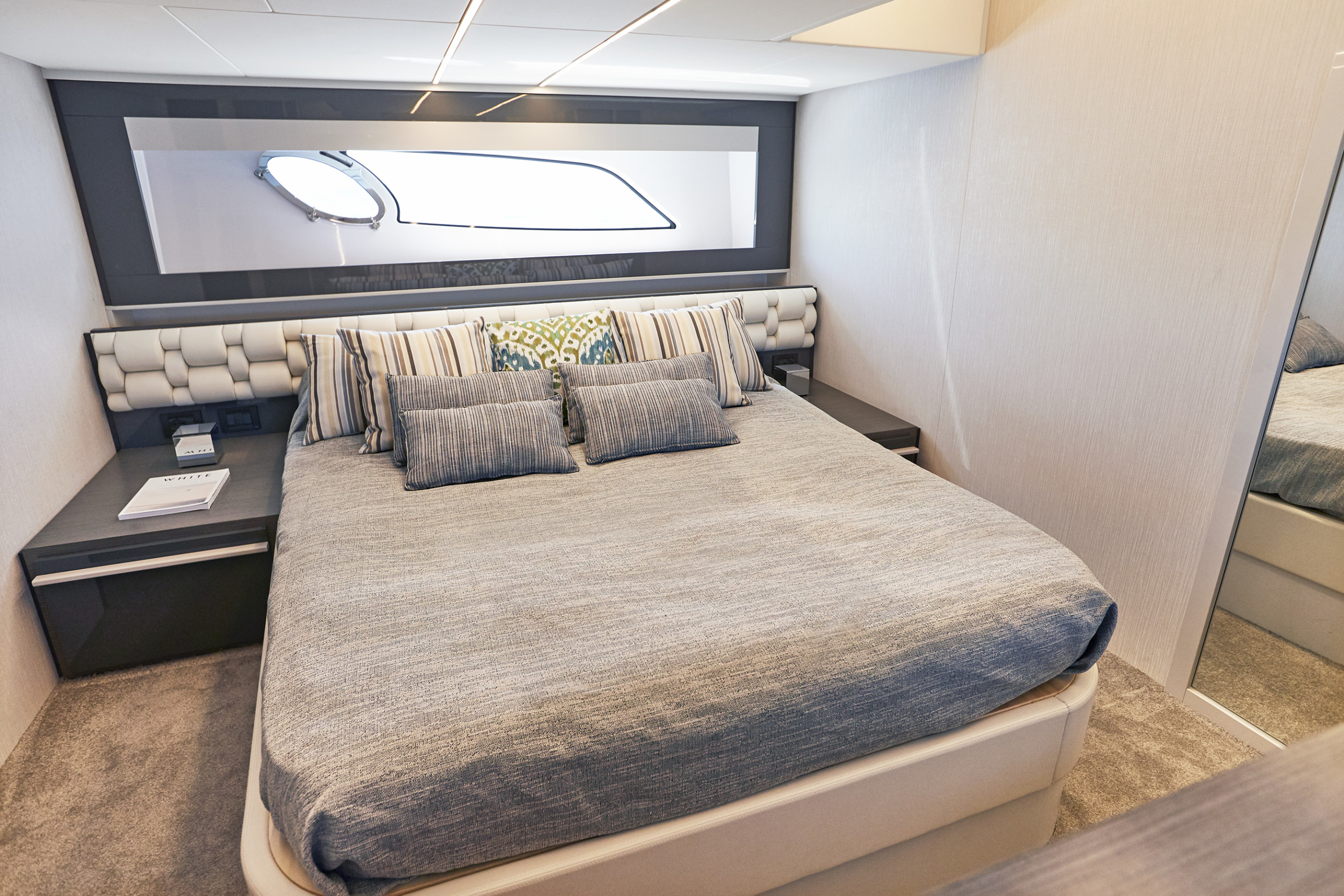 Pershing-5X-Magna-For-Charter-Ibiza-Double-Cabin