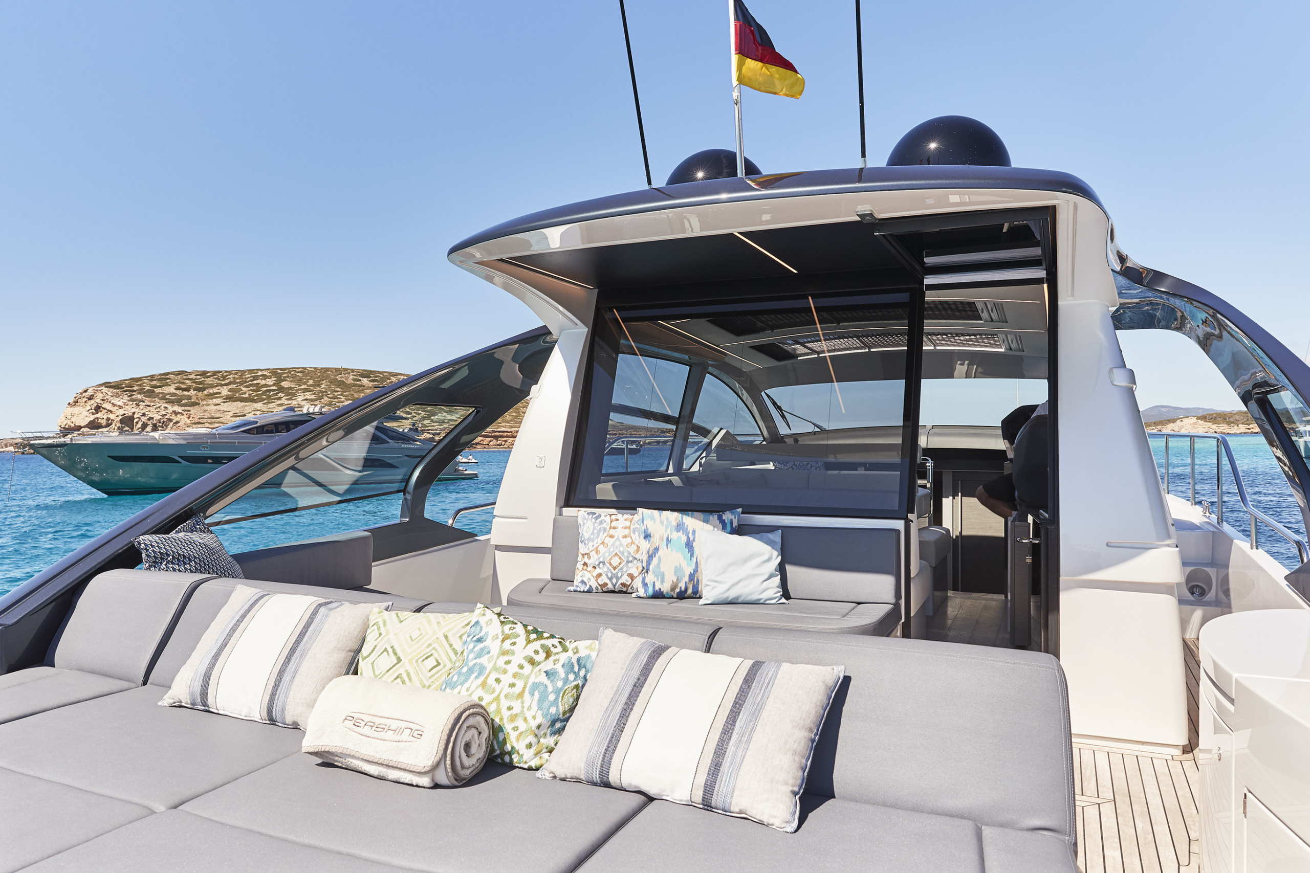 Pershing-5X-Magna-For-Charter-Ibiza-Sunbeds