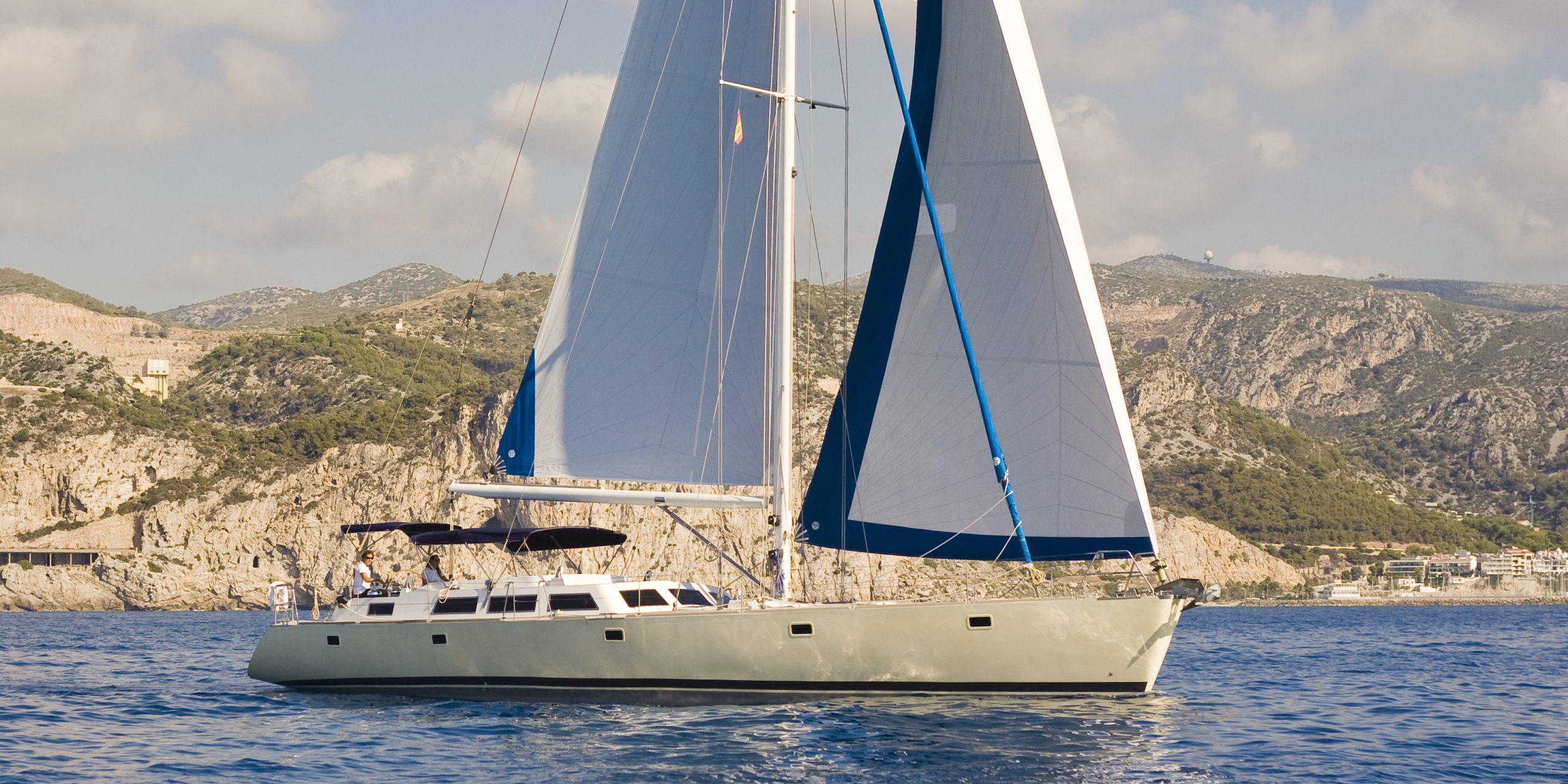 Voyager-Dreams-Geoff-Parsons-Yacht-For-Charter-Sailing