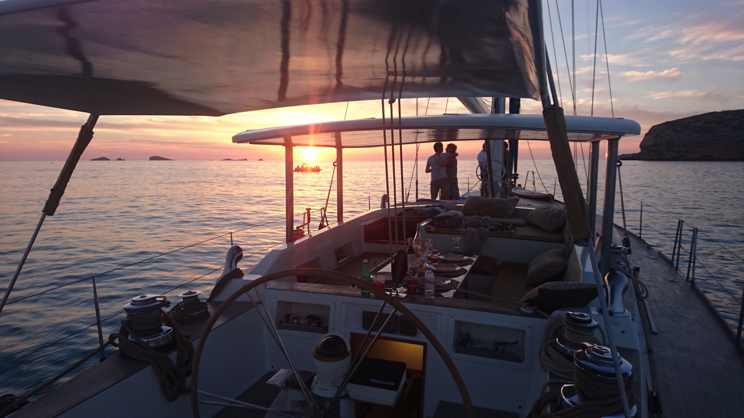 Voyager-Dreams-Geoff-Parsons-Yacht-For-Charter-Sunset-Lifestyle