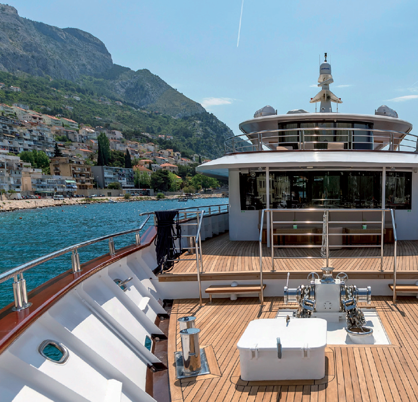 Queen-Eleganza-Radez-Shipyard-Yacht-For-Charter-Croatia-Bow