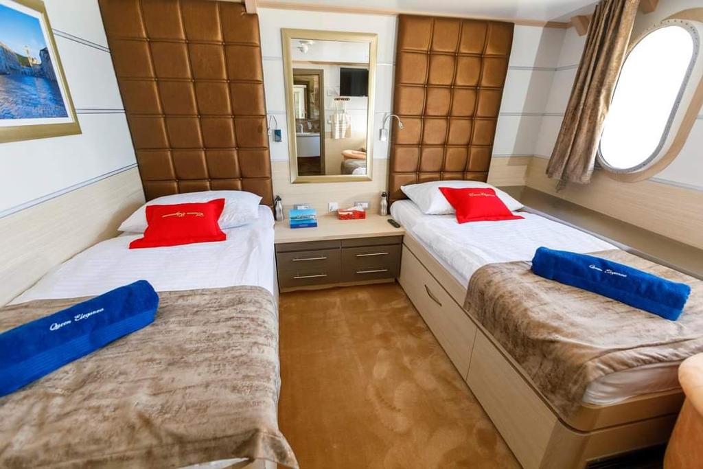 Queen-Eleganza-Radez-Shipyard-Yacht-For-Charter-Croatia-Twin-Room