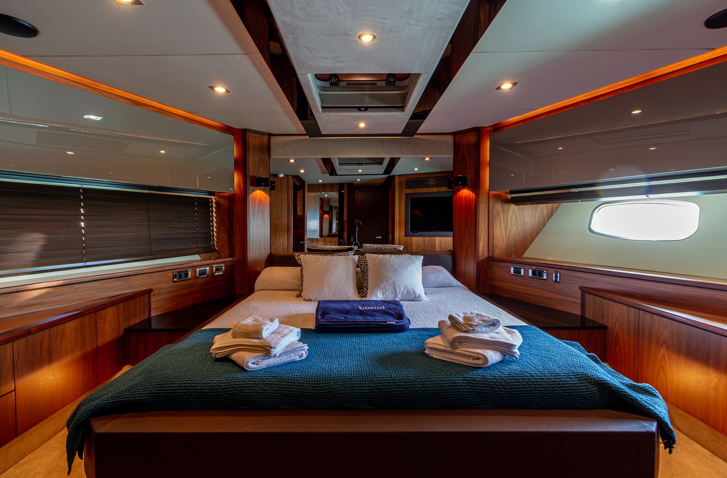 Basad-Sunseeker-Yacht-For-Charter-In-Ibiza-VIP-Cabin