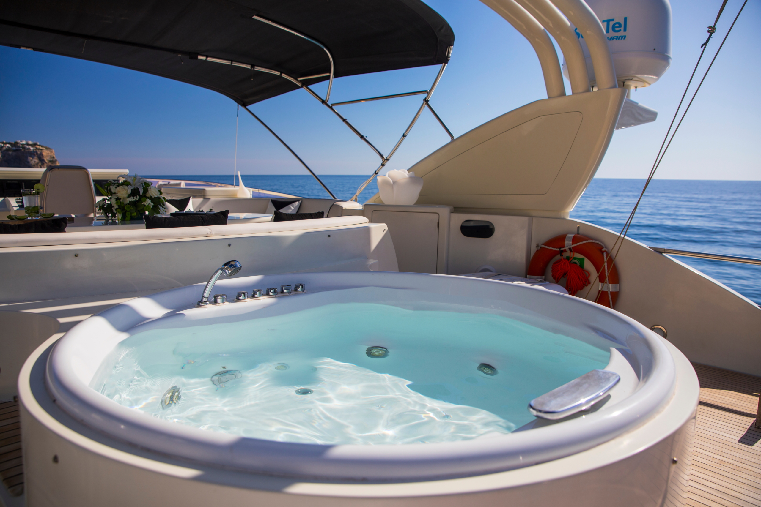 Seraph-Mochi-Craft-Yacht-For-Charter-Jacuzzi