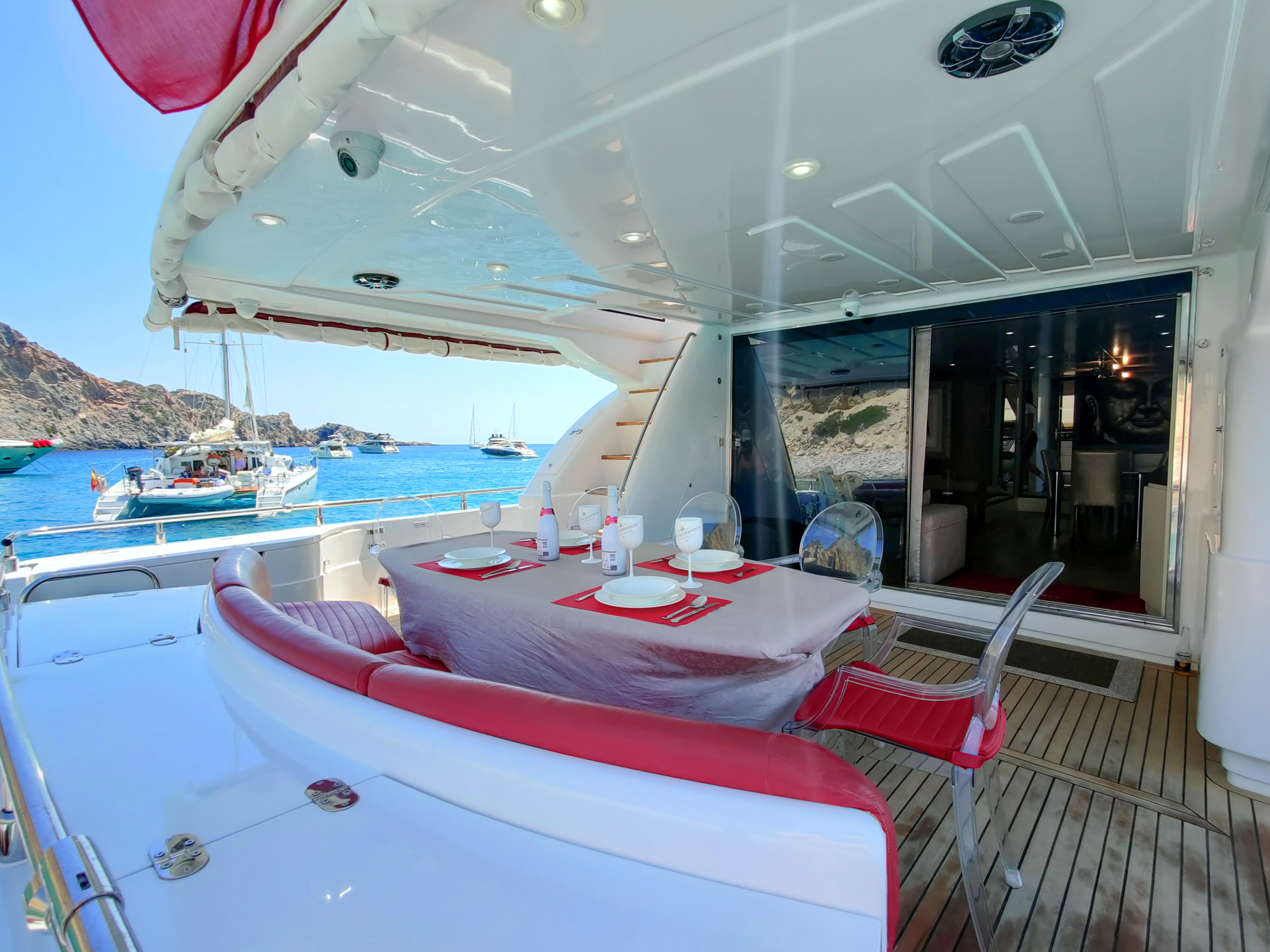 Geminis-Astondoa-Yacht-For-Charter-Al-Fresco-Dining