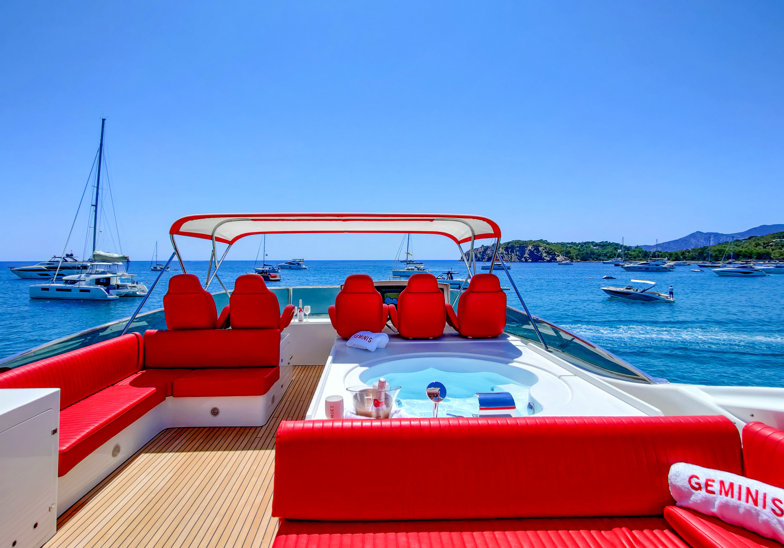 Geminis-Astondoa-Yacht-For-Charter-Sun-Deck