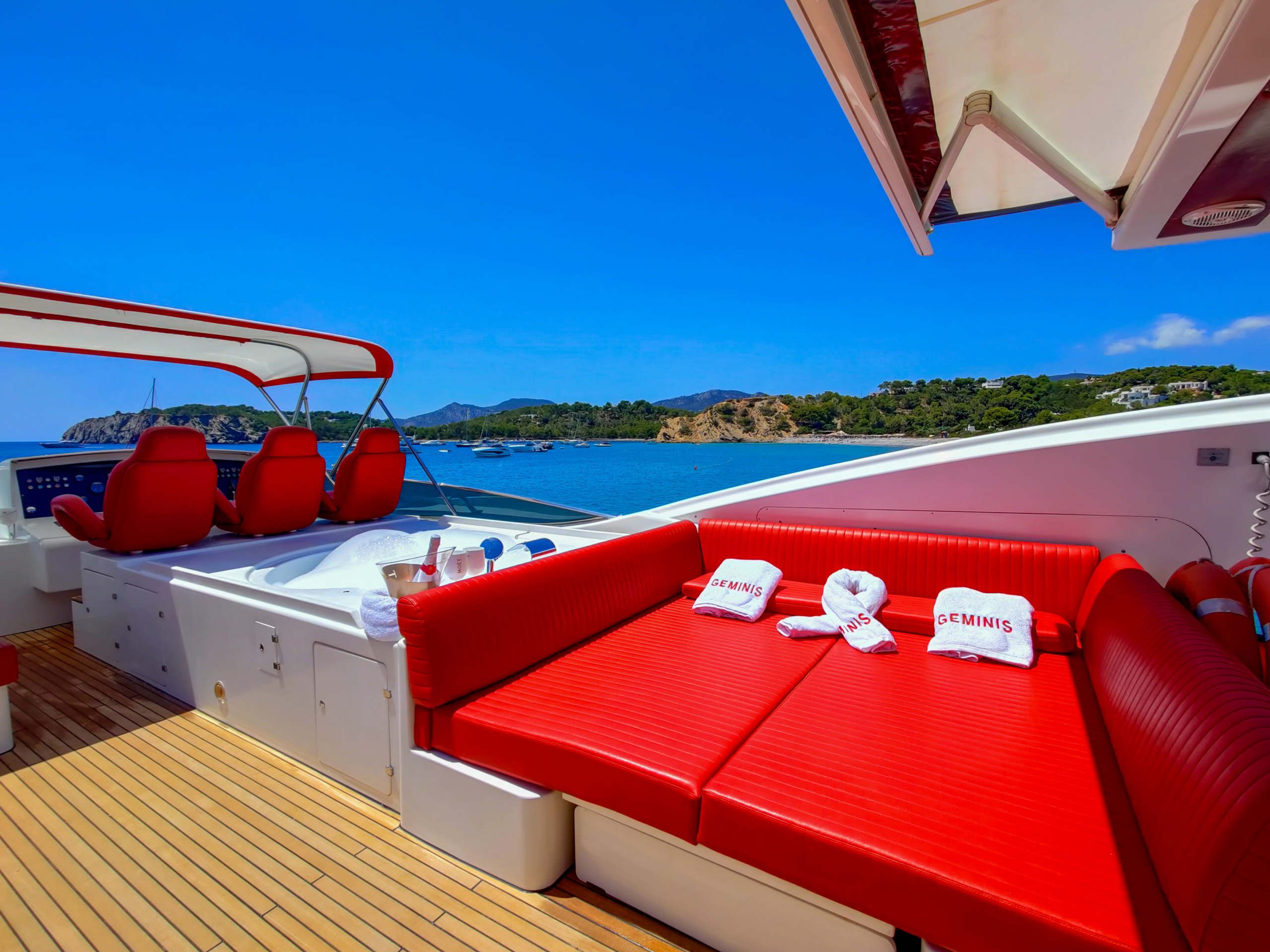 Geminis-Astondoa-Yacht-For-Charter-Sun-Deck