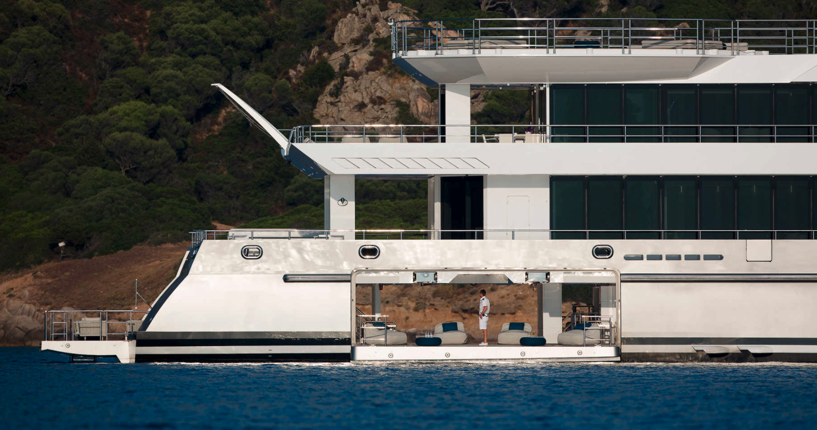 Stella-Maris-Viareggio-Super-Yachts-Yacht-For-Charter-Beach-Club-View
