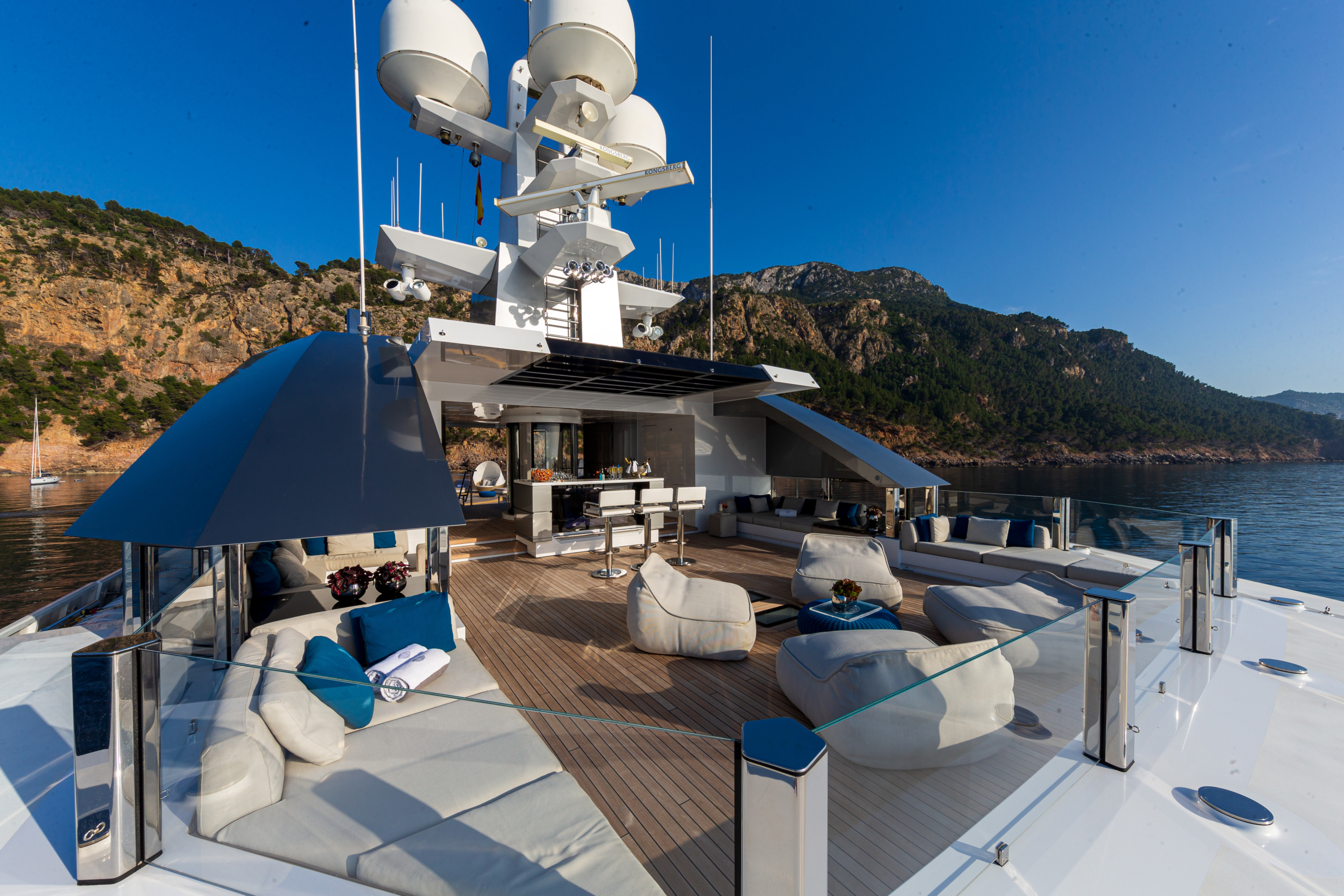 Stella-Maris-Yacht-For-Charter-Sun-Deck-Lounge