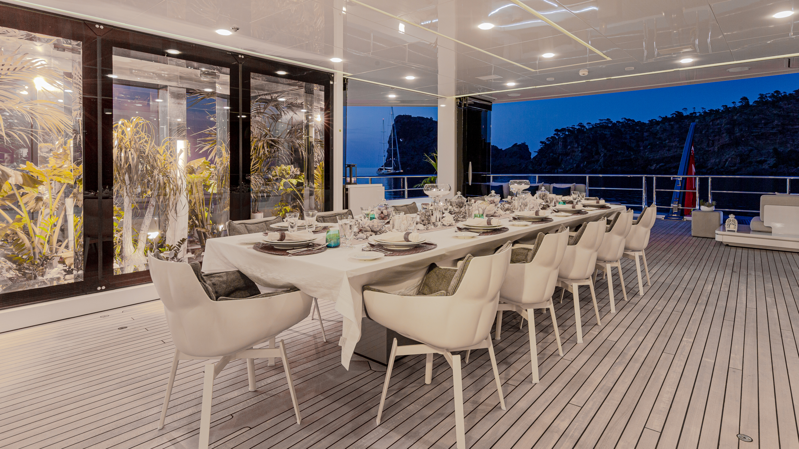 Stella-Maris-Yacht-For-Charter-Upper-Deck-Dining