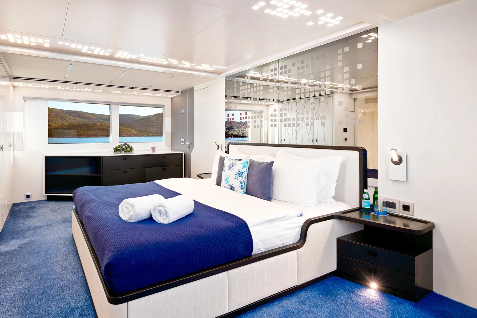 Curfew-II-32m-Mengi-Yay-Yachts-Yacht-Charter