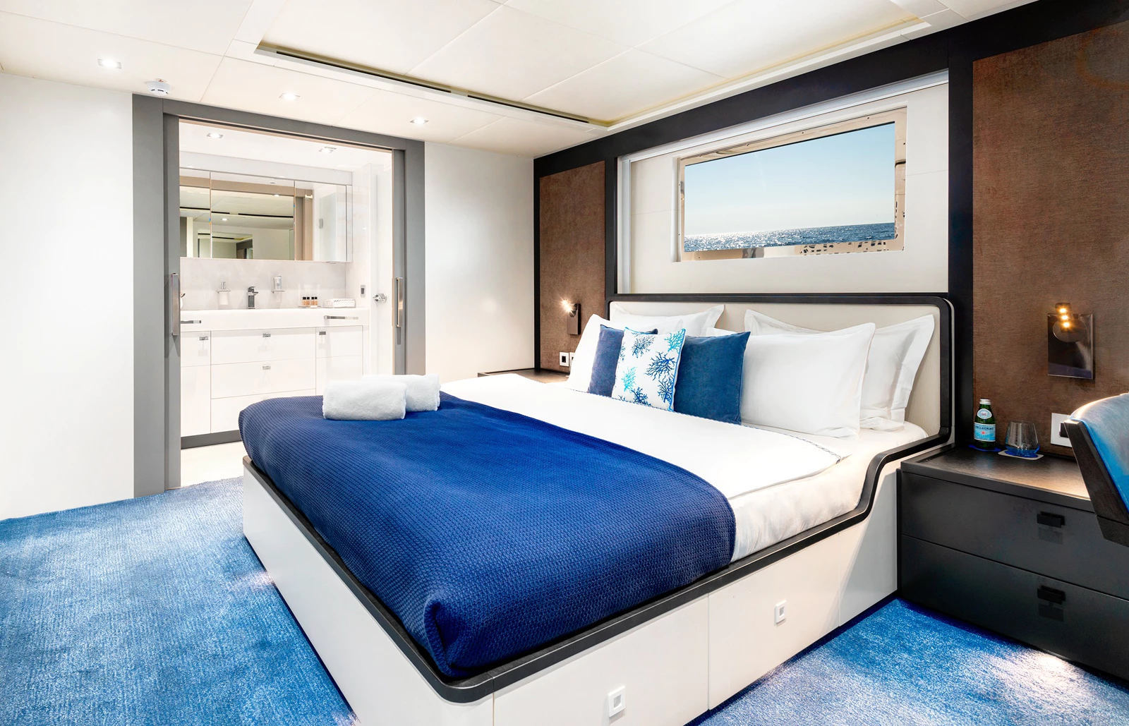 Curfew-II-32m-Mengi-Yay-Yachts-Yacht-Charter